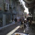 Eine der typisch engen Strassen nahe des Bazars in der Altstadt Erbils.